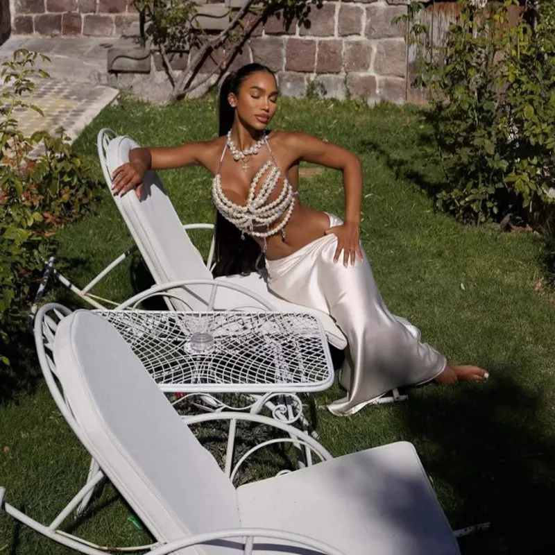 Hand-woven Plastic Pearls Brea - Body Jewelry Vest recension och pris