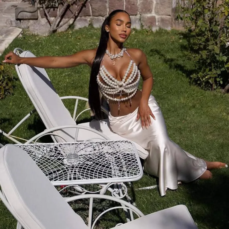 Hand-woven Plastic Pearls Brea - Body Jewelry Vest recension och pris