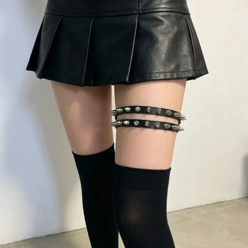 Double Row Cone Spike Leg Gart - Body Jewelry Thigh Chain recension och pris