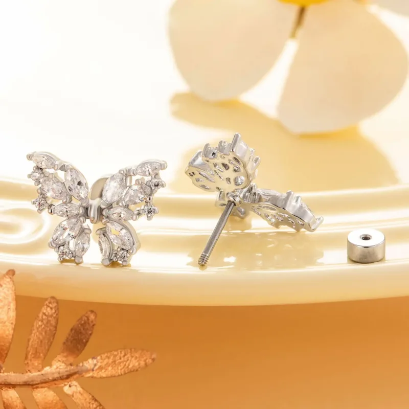 20G Crystal CZ Earring Stud, S - Body Jewelry Hypoallergenic recension och pris