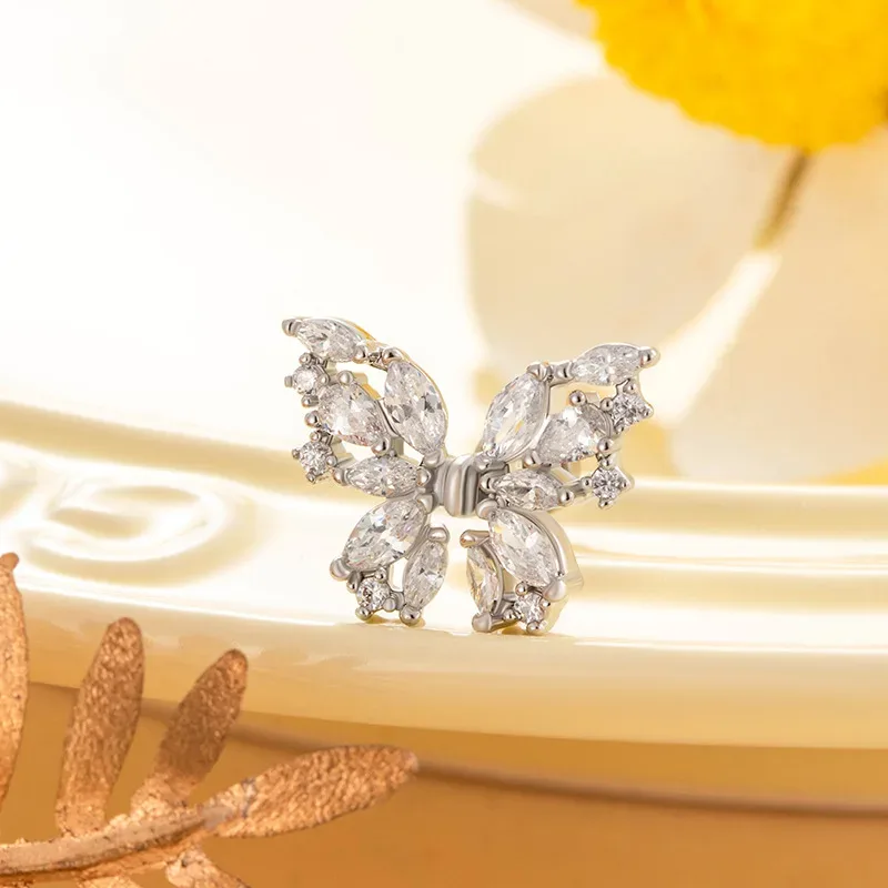 20G Crystal CZ Earring Stud, S - Body Jewelry Hypoallergenic recension och pris